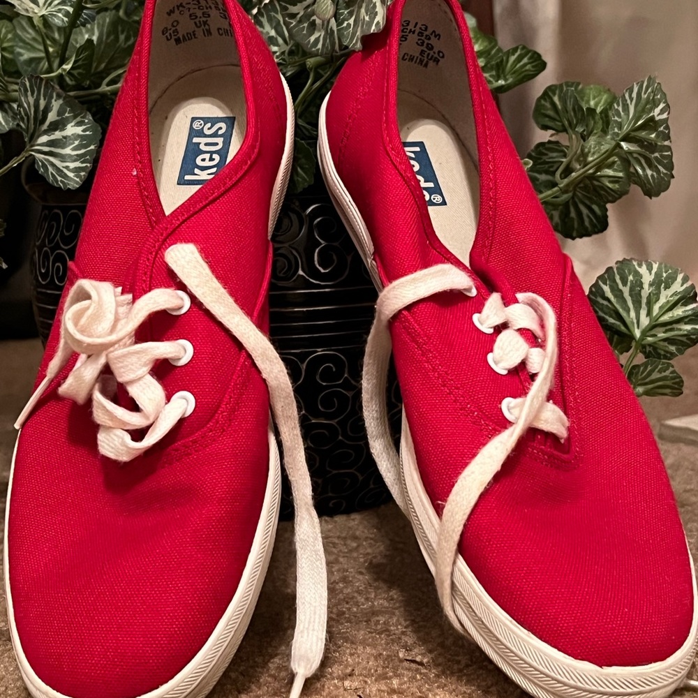 Keds tennis shoes, red size 8